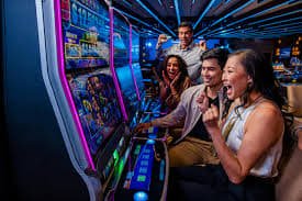Antarmuka permainan Bigger Bass Bonanza di aplikasi mobile cbrbet dengan simbol memancing
